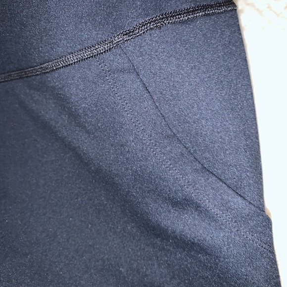 Under Armour capris - Picture 2 of 3